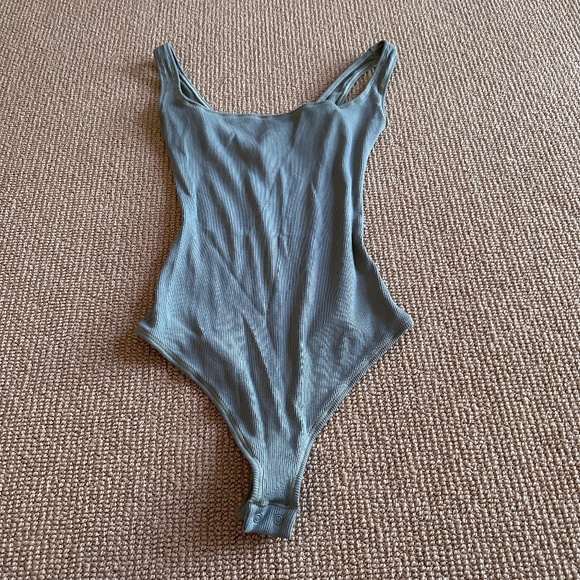 SKIMS NWT Ribbed Bodysuit - Picture 1 of 4